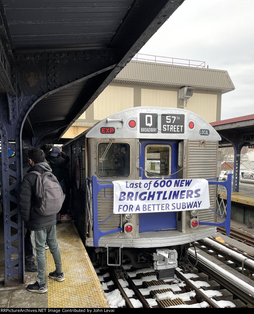 Farewell to the R32 Excursion at Brighton Beach Station